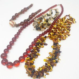 590 Collection of vintage glass, plastic and lucite bead necklaces